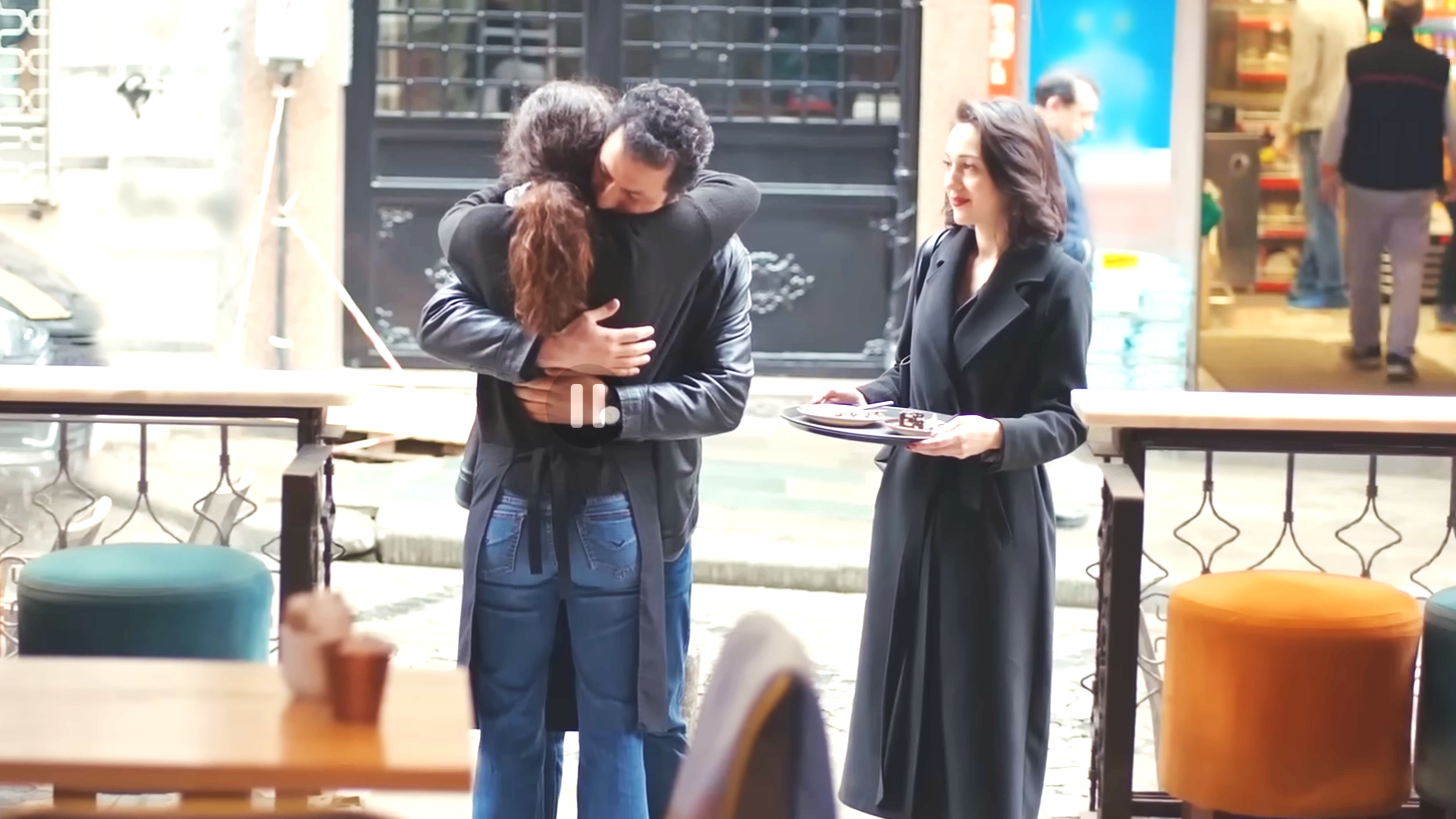 L'Abbraccio tra Arif e Bahar e il segreto svelato a Sirin, La forza di una donna, capitolo 58